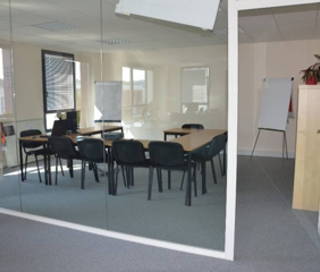 Open Space  2 postes Coworking Rue Ernest Gouin Croissy 78290 - photo 2